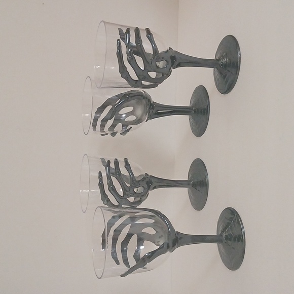 Halloween Skeleton Hand Wine Goblets - Set of 4 NEW - Picture 1 of 4